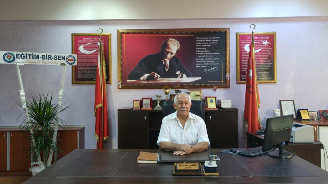 Yeni Okul Müdürümüz Mustafa ŞAHİN görevine başladı